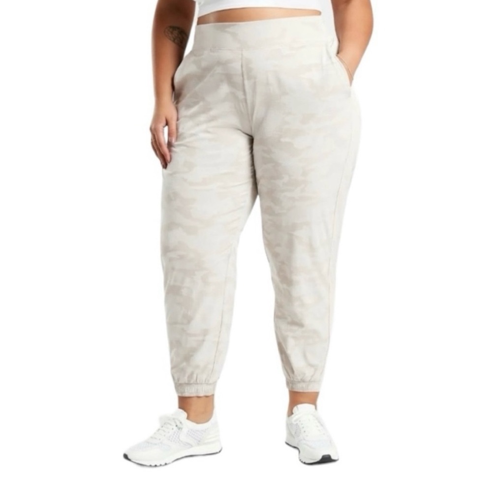 Athleta Beige Brooklyn Camo Athletic Joggers Size 20